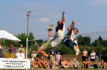 Emmanuel Bouchard vs. Jonh Leys photo by Harries Emmanuel Bouchard at the 2003 world footbag championship
